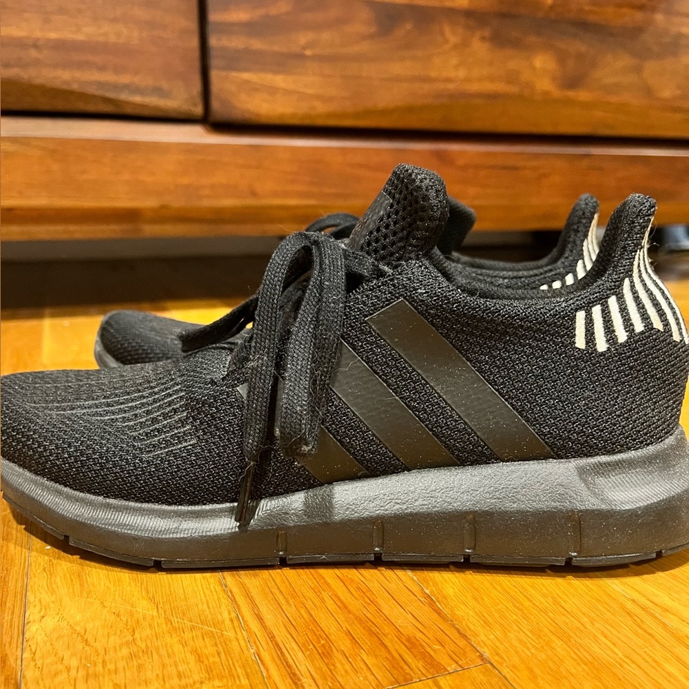 adidas Women's Swift Run Shoes black size 8